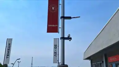 Akıllı Sokak Aydınlatması: Elektrikli Araçlar İçin Şarj İstasyonu!